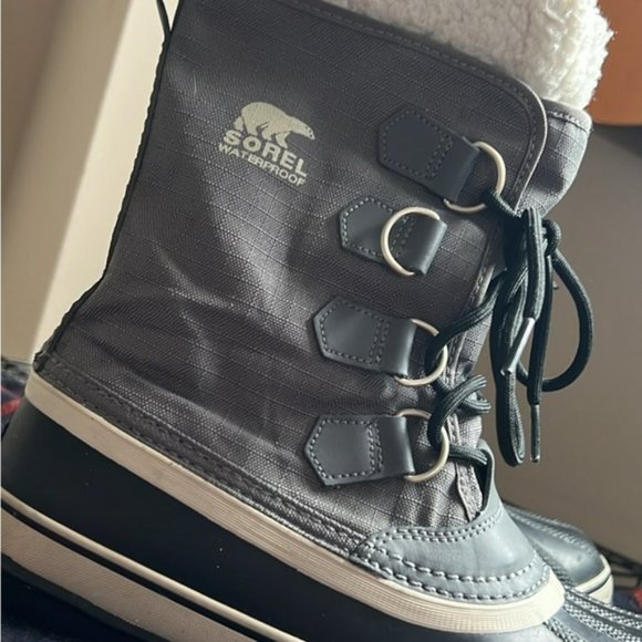 Sorel women’s waterproof winter boots size 9 - Picture 3 of 11